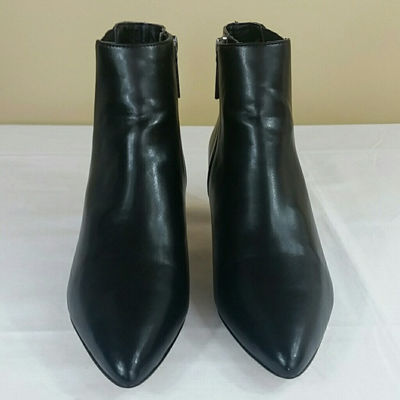 Donald J Pliner black kitten heel boots - Picture 2 of 12